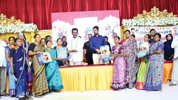  మహిళలను మహారాణులను చేస్తాం 