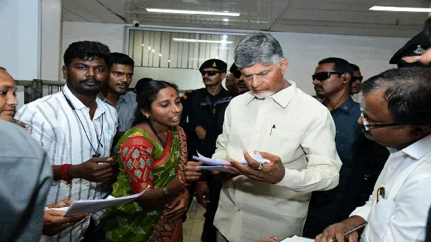   సీఎంను కలిసిన లక్ష్మాపురం   సర్పంచ్