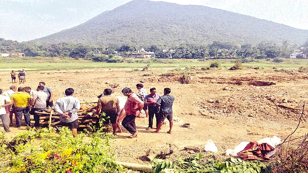 యథేచ్ఛగా శ్మశాన వాటికల ఆక్రమణ