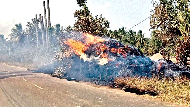 రెండు పూరిళ్లు దగ్ధం