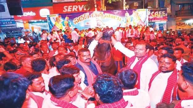 ఉత్సాహంగా సదర్‌