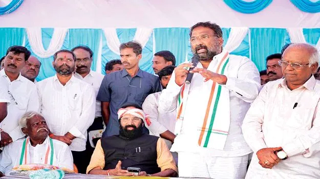 భూ నిర్వాసితులకు కాంగ్రెస్‌ అండ