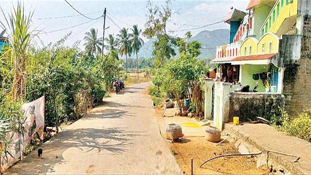 ఒకే వీధి.. రెండు మండలాలు!