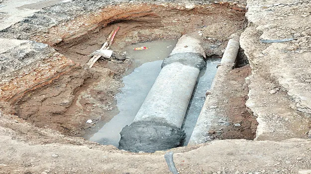 Leakages everywhere ఎక్కడికక్కడే లీకేజీలు