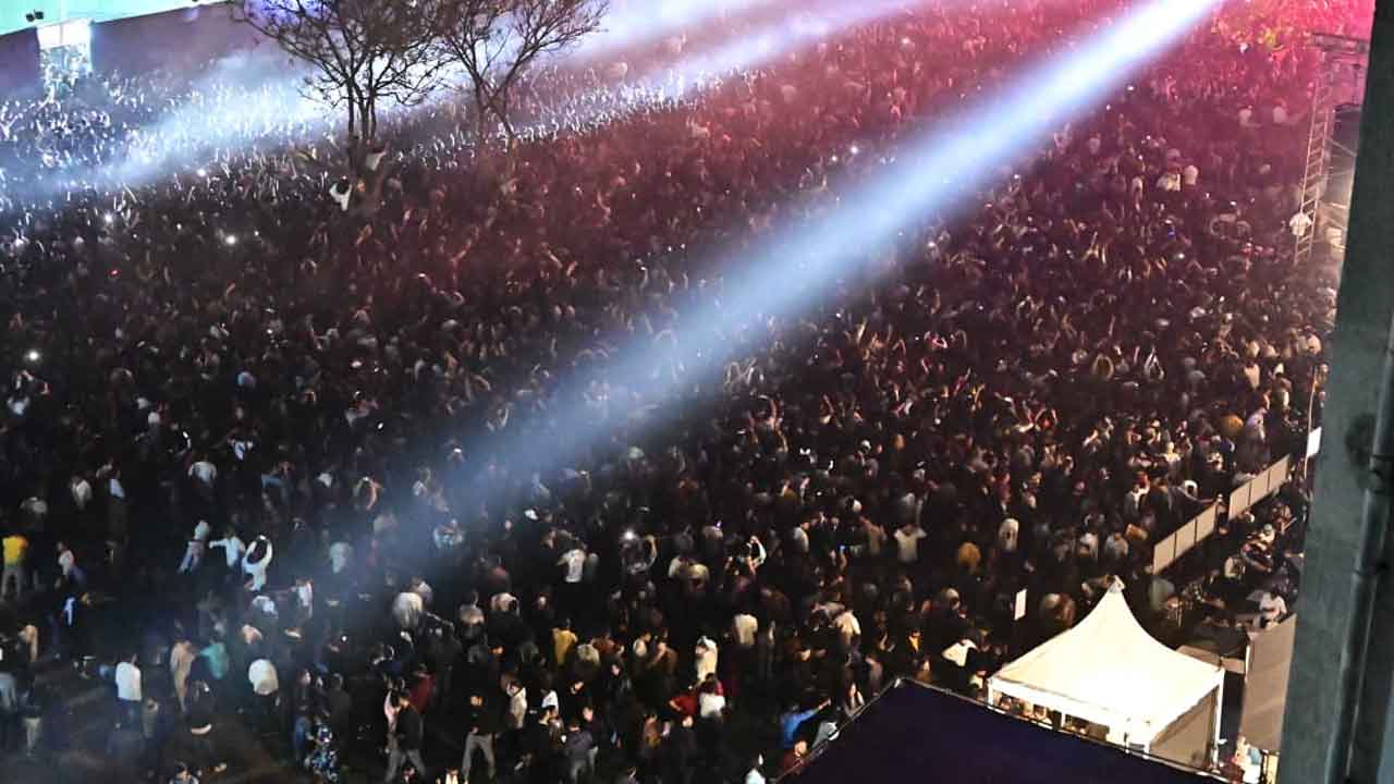 ఘనంగా న్యూఇయర్ వేడుకలు..