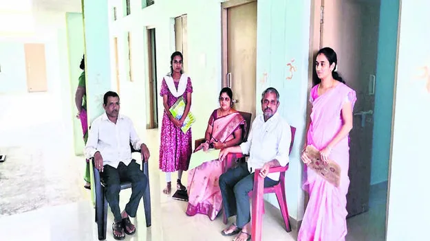 KGBV: విధులను బాధ్యతగా నిర్వర్తించాలి : జీసీడీఓ