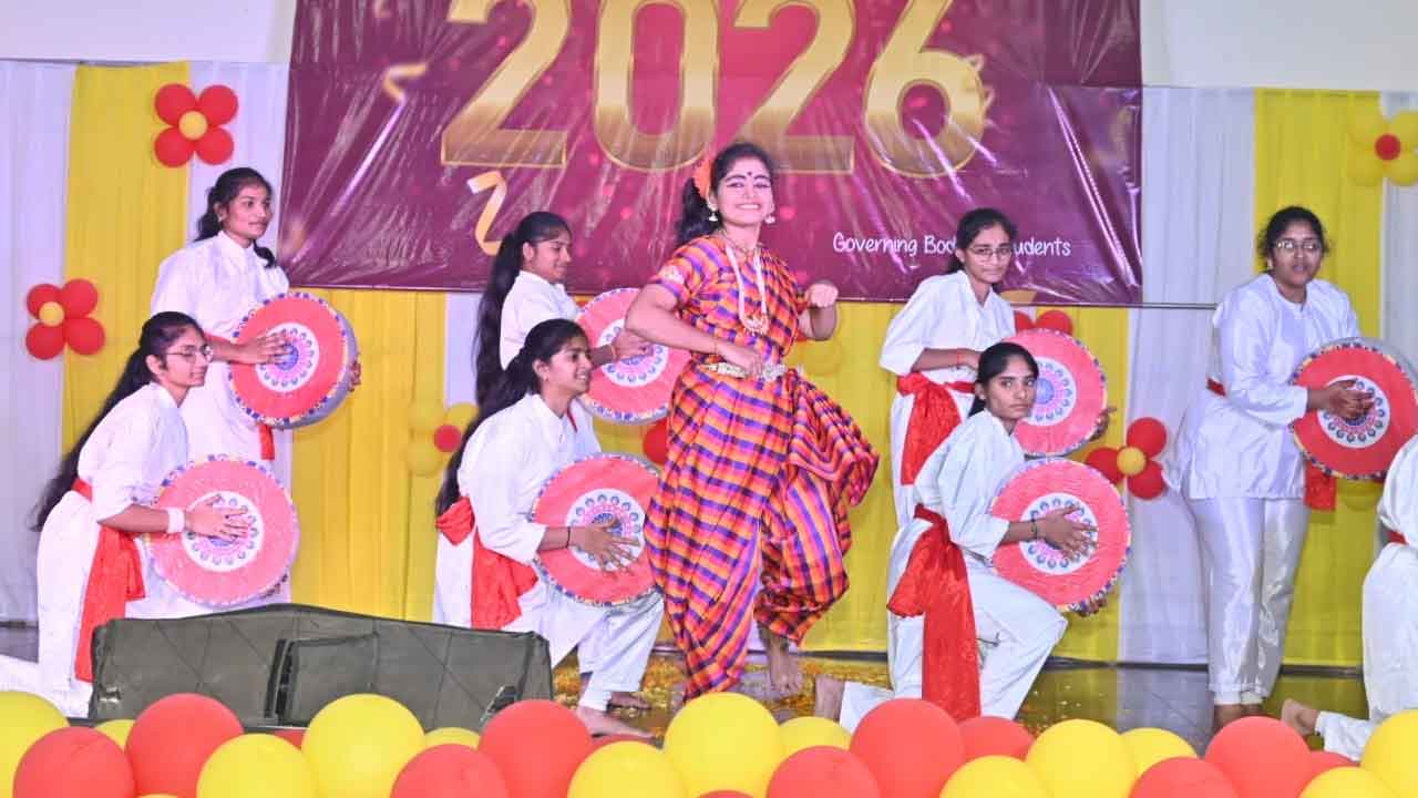  అంబరాన్నంటిన నూతన సంవత్సర వేడుకలు