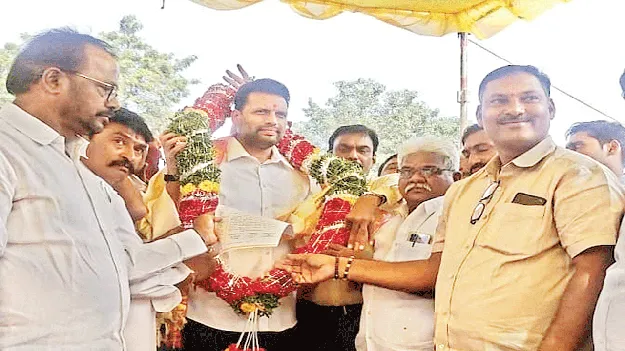 కాపు, బీసీ భవనాల నిర్మాణానికి సహకరిస్తా