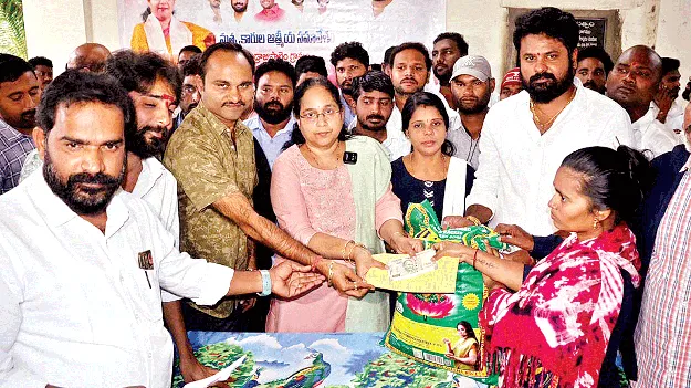  మత్స్యకార కుటుంబాలను ఆదుకుంటాం