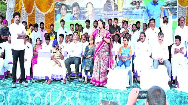 Crickter Deepika స్ఫూర్తి పతాక.. దీపిక 