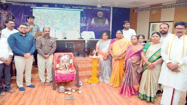 గిరిజన సంప్రదాయాలను కాపాడుకోవాలి