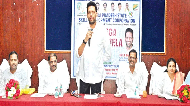 20 లక్షల ఉద్యోగాల కల్పనే లక్ష్యం