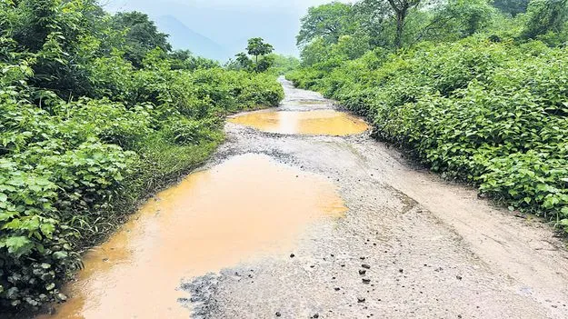 నిధులు మంజూరైనా రహదారికి మోక్షమేది?