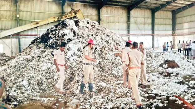 పత్తి పరిశ్రమలో అగ్ని ప్రమాదం