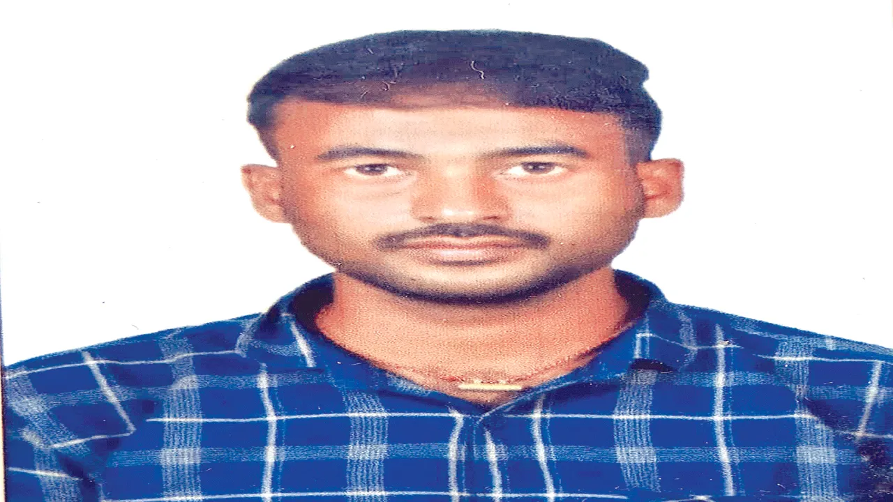 రోడ్డు ప్రమాదంలో యువకుడి మృతి