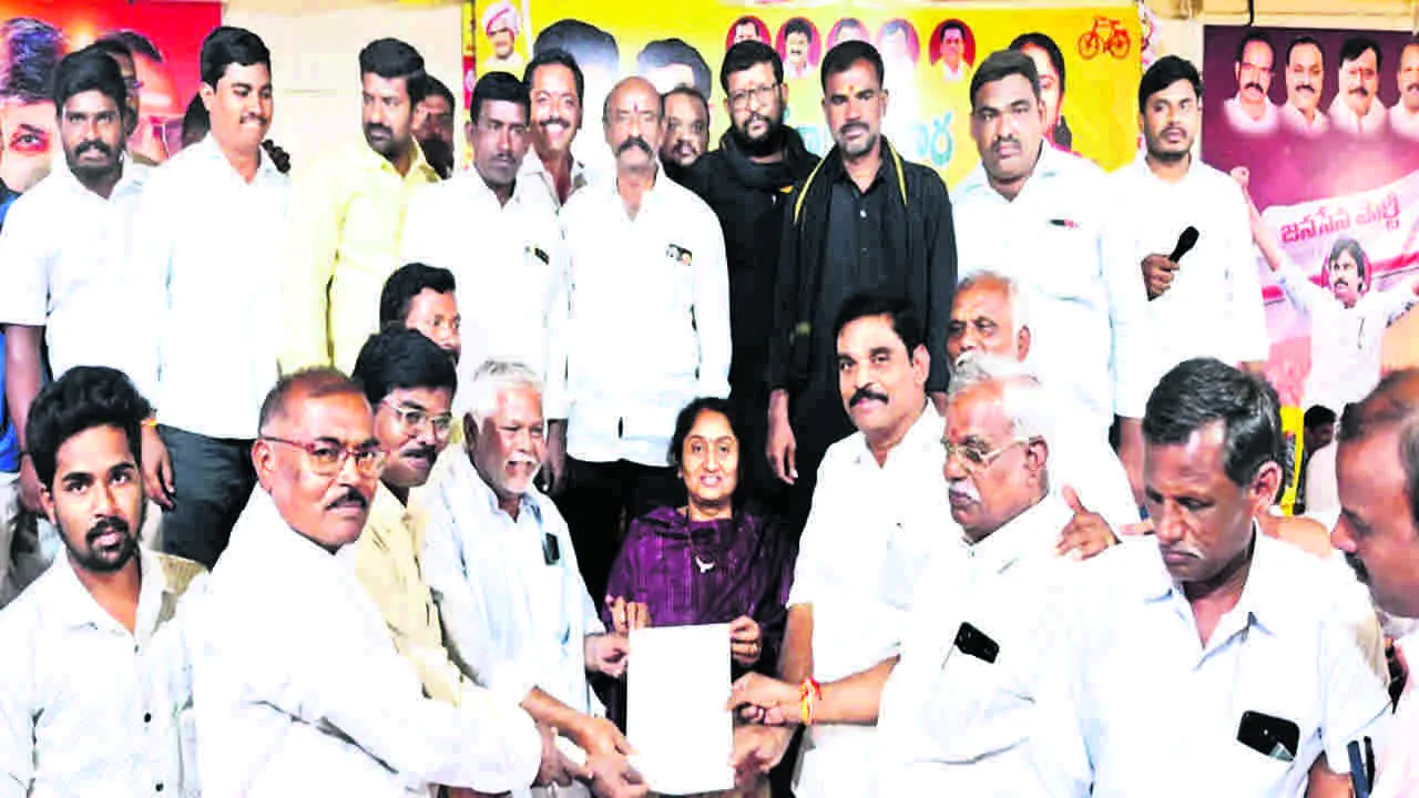 MINISTER SAVITHA: కల్యాణమండపానికి స్థలం కేటాయిస్తాం