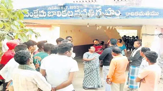 కోతుల బెడద లేకుండా చూస్తాం