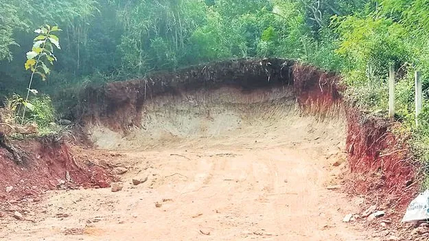 ఊరూరా గ్రావెల్‌ దోపిడీ