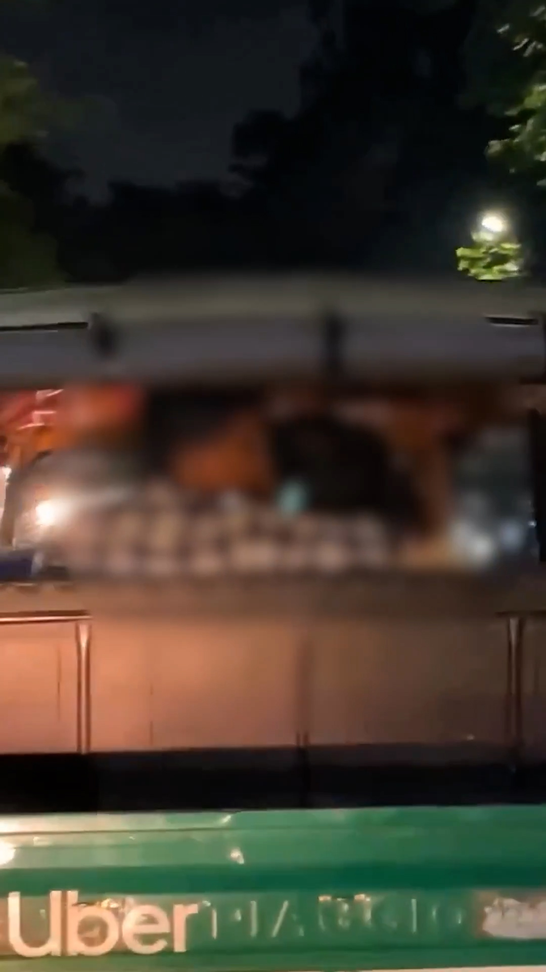 రన్నింగ్ ఆటోలో అశ్లీల చర్యలకు పాల్పడ్డ యువతి, యువకుడు