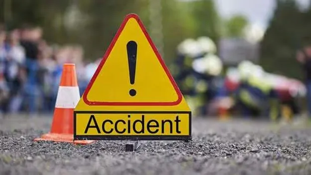 Bus Accident: కాలేజీ బస్సు బోల్తా.. విద్యార్థులకు గాయాలు