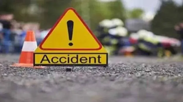Road Accident: బస్సు బోల్తా.. పలువురు ప్రయాణికులకు గాయాలు