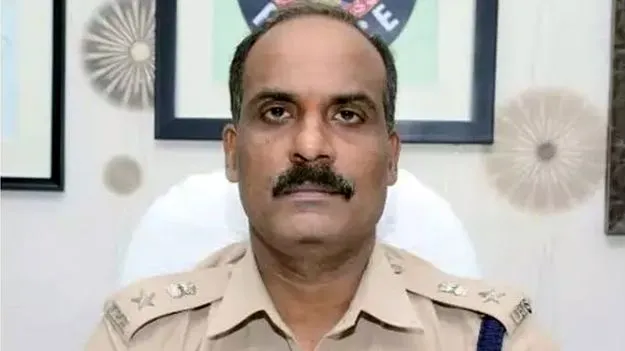 IPS Officer Ammi Reddy: ఐపీఎస్ అధికారి అమ్మిరెడ్డికి నోటీసులు
