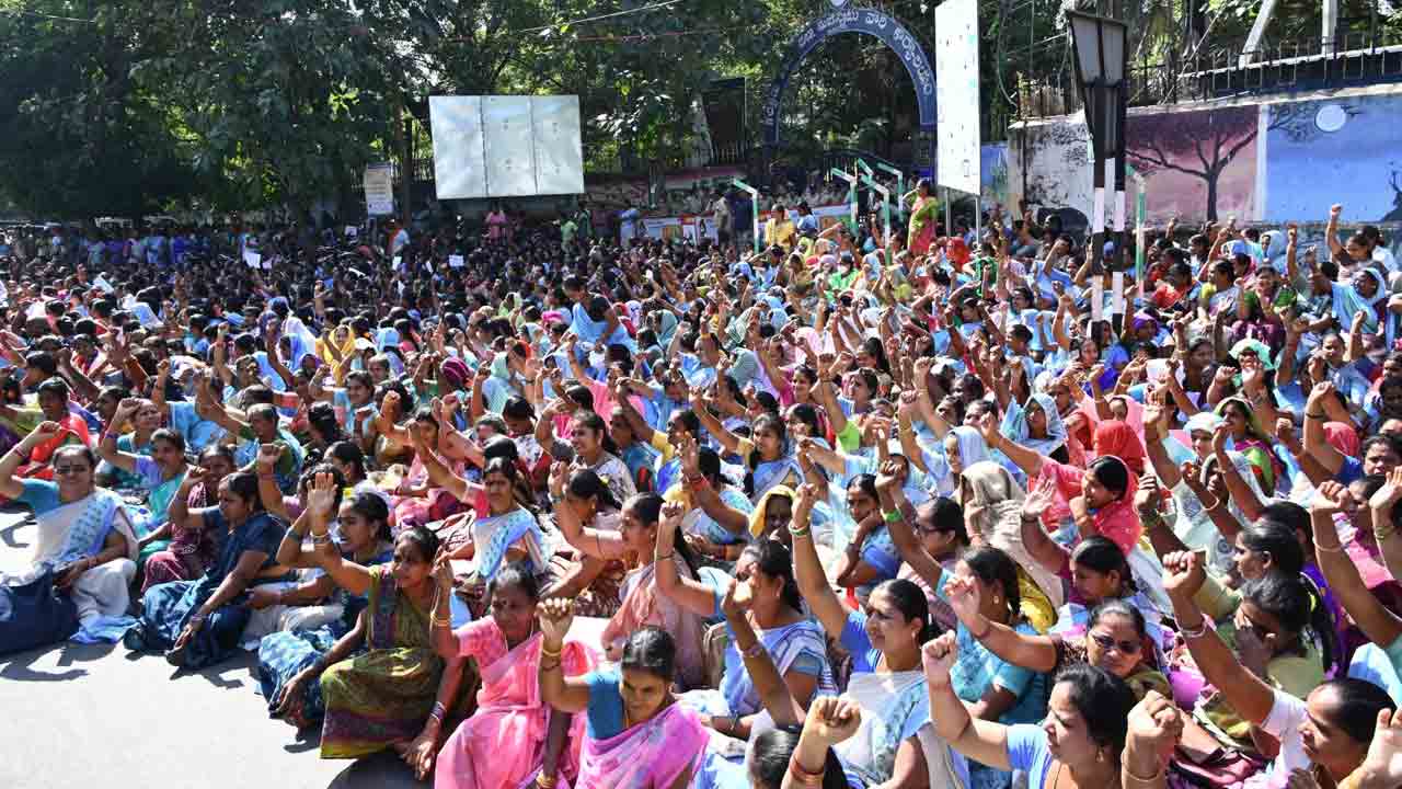 అంగన్‌వాడీల ఆందోళన..