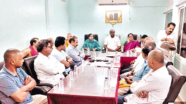 ఆదిత్యాలయాన్ని సందర్శించిన అభివృద్ధి కమిటీ