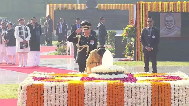 Modi: అటల్ బిహారీ వాజ్‌పేయికి ప్రముఖుల ఘన నివాళులు