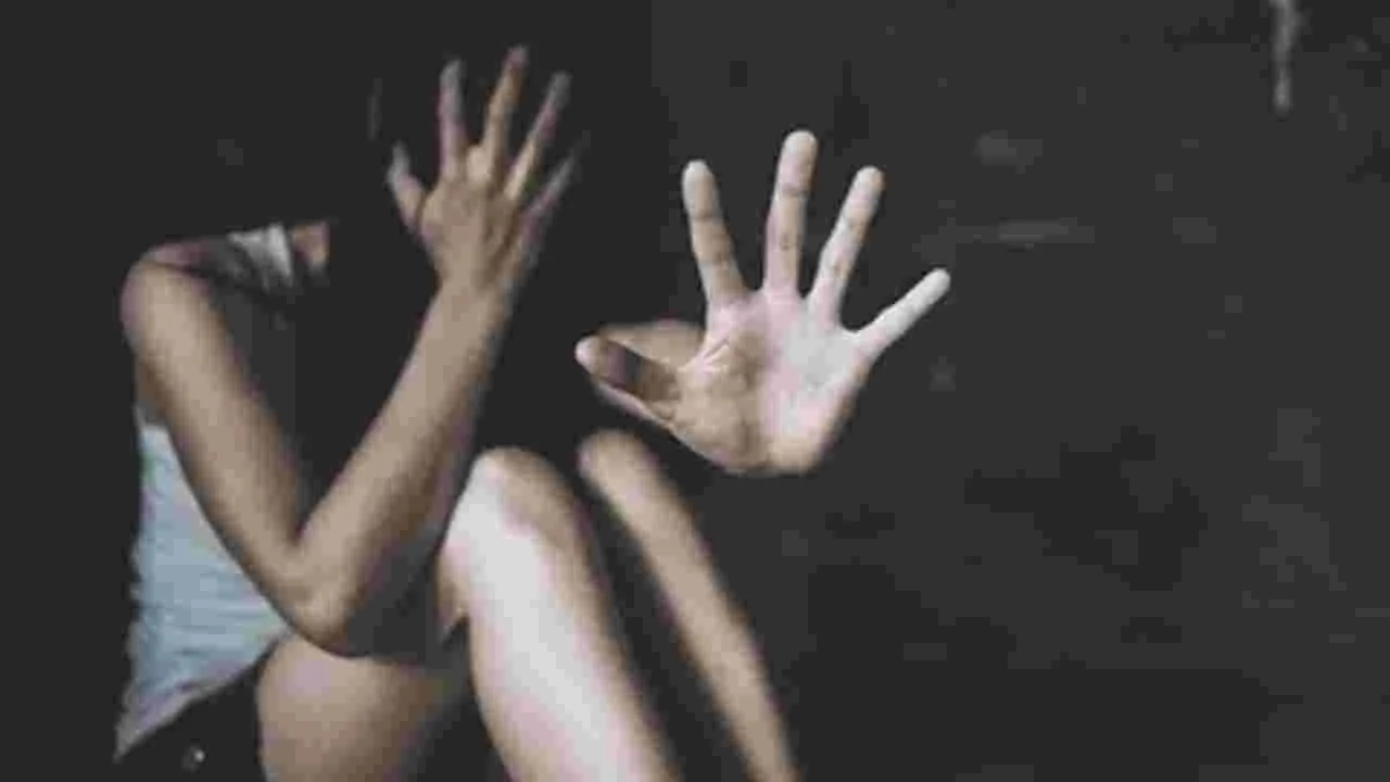 Eluru Attack: యువతిపై రౌడీ షీటర్ అత్యాచారం.!