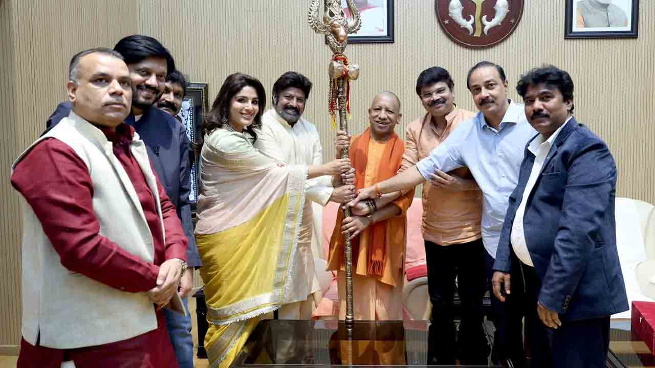 Akhanda2 Promotion: ఉత్తరప్రదేశ్ సీఎం యోగి ఆదిత్యానాథ్‌‌ని కలిసిన అఖండ-2 మూవీ టీమ్ 