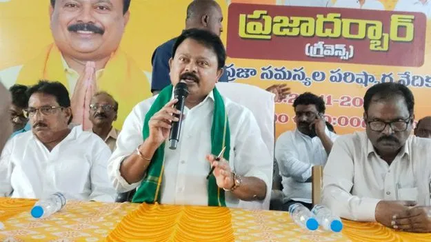 కన్నీళ్లొస్తున్నాయ్‌..!