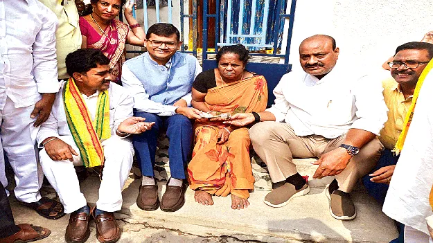 వృద్ధులకు అండగా ఎన్టీఆర్‌ పింఛన్‌