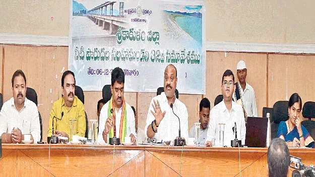 సాగునీటి ప్రాజెక్టులకు ప్రాధాన్యం