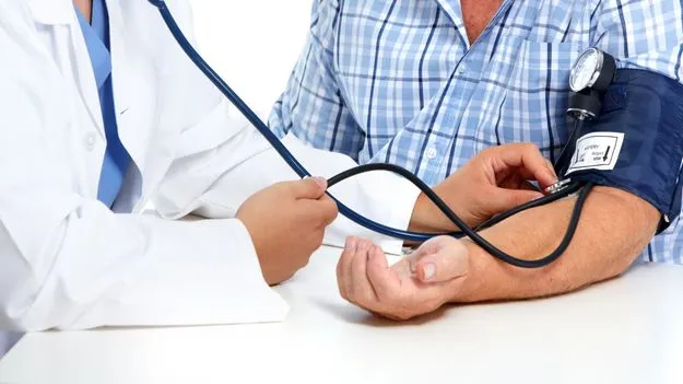 Winter Blood Pressure Care: శీతాకాలంలో రక్తపోటు పెరగకుండా ఈ 5 జాగ్రత్తలు తీసుకోండి.!