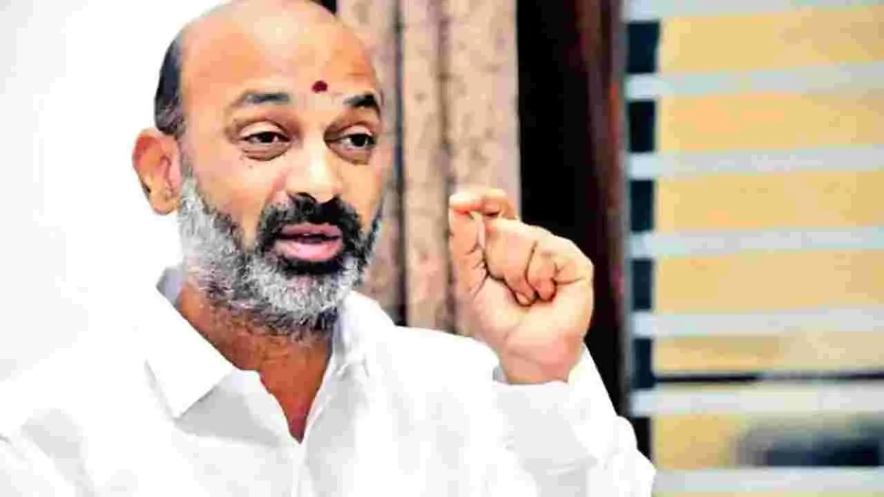 Bandi Sanjay: తెలంగాణ ప్రజలు డబుల్ ఇంజిన్ సర్కార్‌ను కోరుకుంటున్నారు: బండి సంజయ్