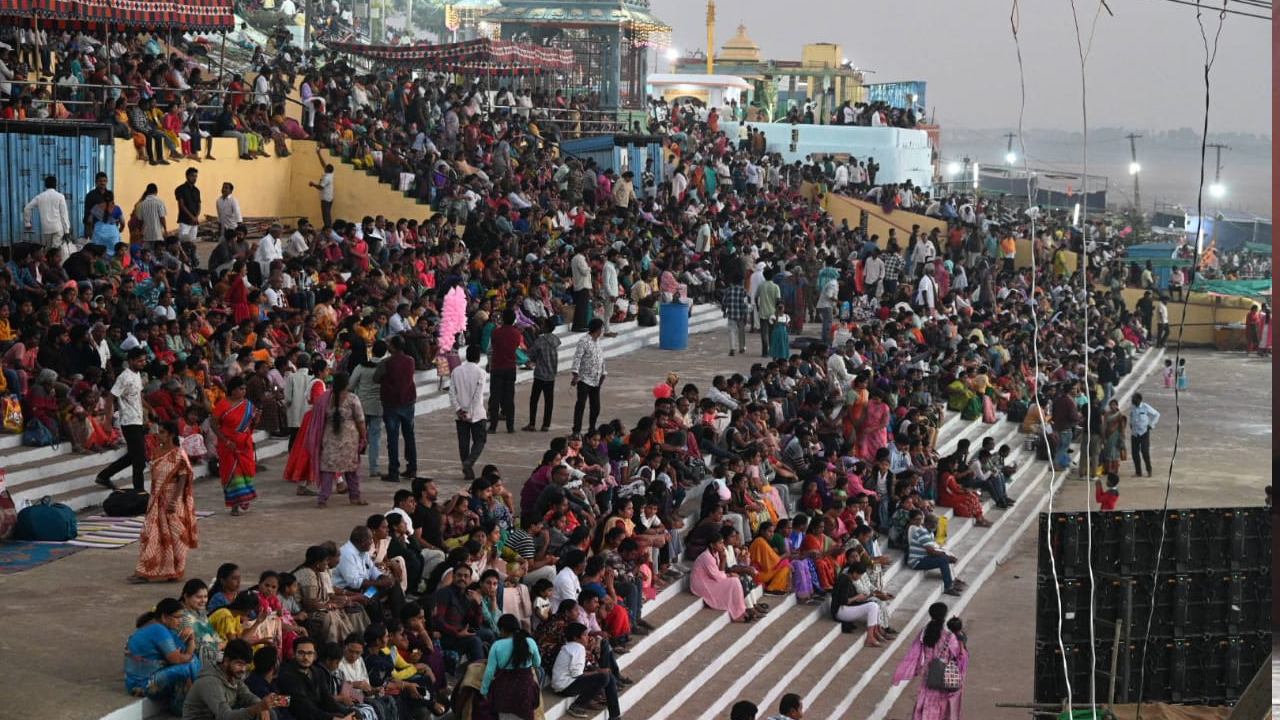 అంగరంగ వైభవంగా  భద్రాద్రి రామయ్య తెప్పోత్సవం