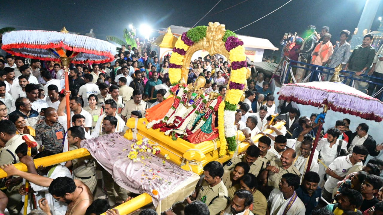 అంగరంగ వైభవంగా  భద్రాద్రి రామయ్య తెప్పోత్సవం