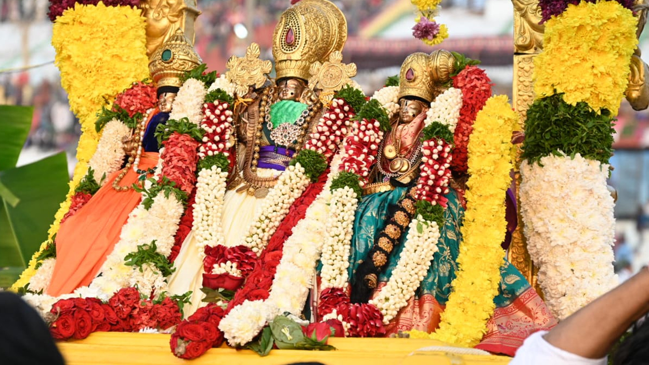 అంగరంగ వైభవంగా  భద్రాద్రి రామయ్య తెప్పోత్సవం