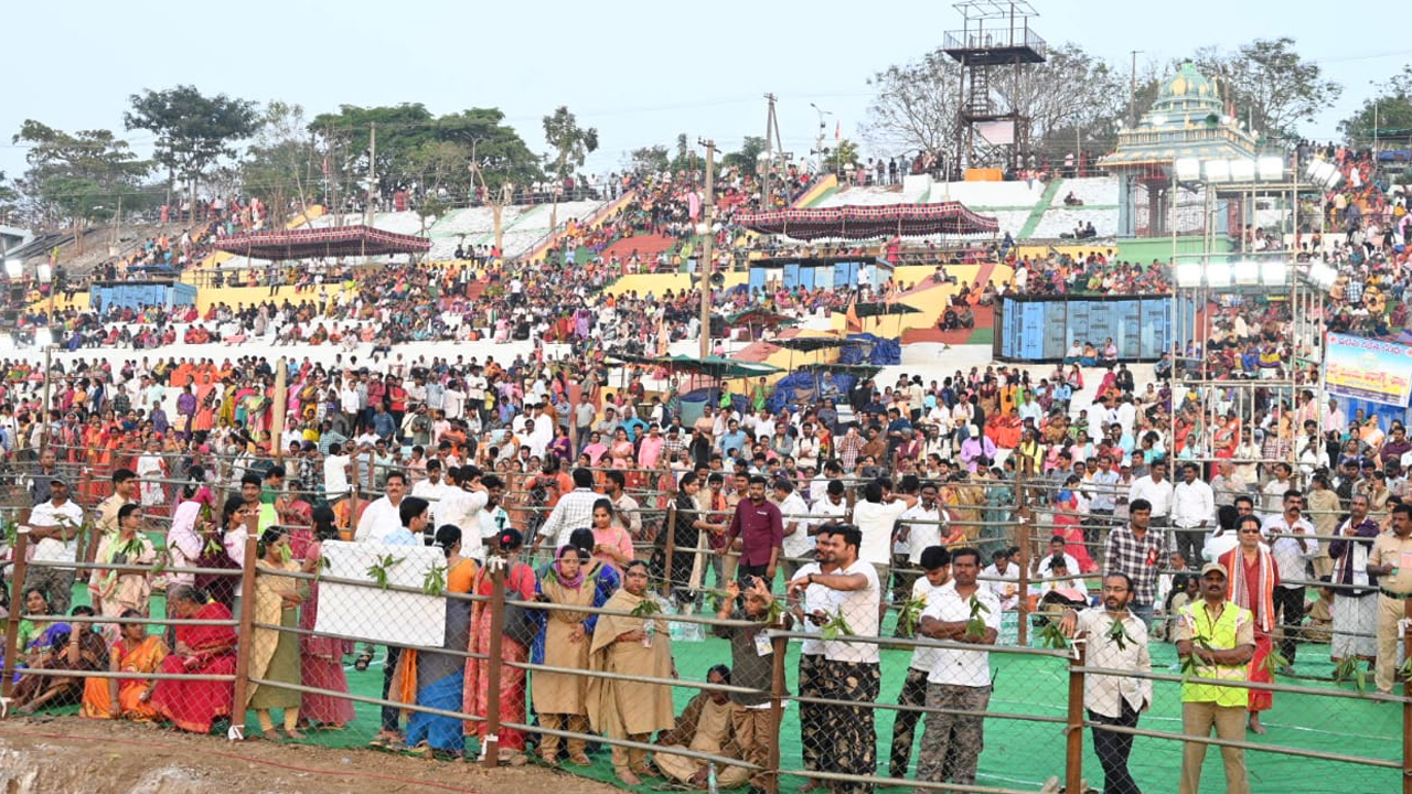 అంగరంగ వైభవంగా  భద్రాద్రి రామయ్య తెప్పోత్సవం