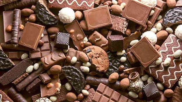Chocolate Scare in Nandikotkur: కలకలం సృష్టించిన చాక్లెట్లు.. 11 మంది విద్యార్థినులకు అస్వస్థత