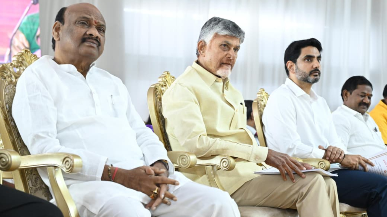 Constitution Day Celebrations: సంవిధాన్ దివస్.. మాక్ అసెంబ్లీని అదరగొట్టిన స్టూడెంట్స్ 
