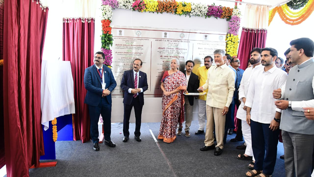 అమరావతిలో 15 బ్యాంకులు, బీమా సంస్థలకు శంకుస్థాపన