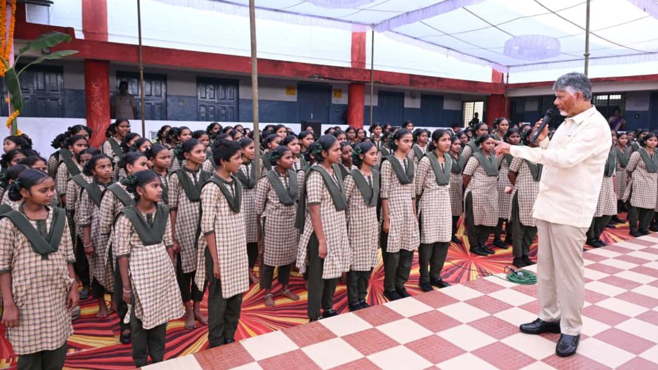 ముస్తాబు కార్యక్రమాన్ని ప్రారంభించిన  సీఎం చంద్రబాబు