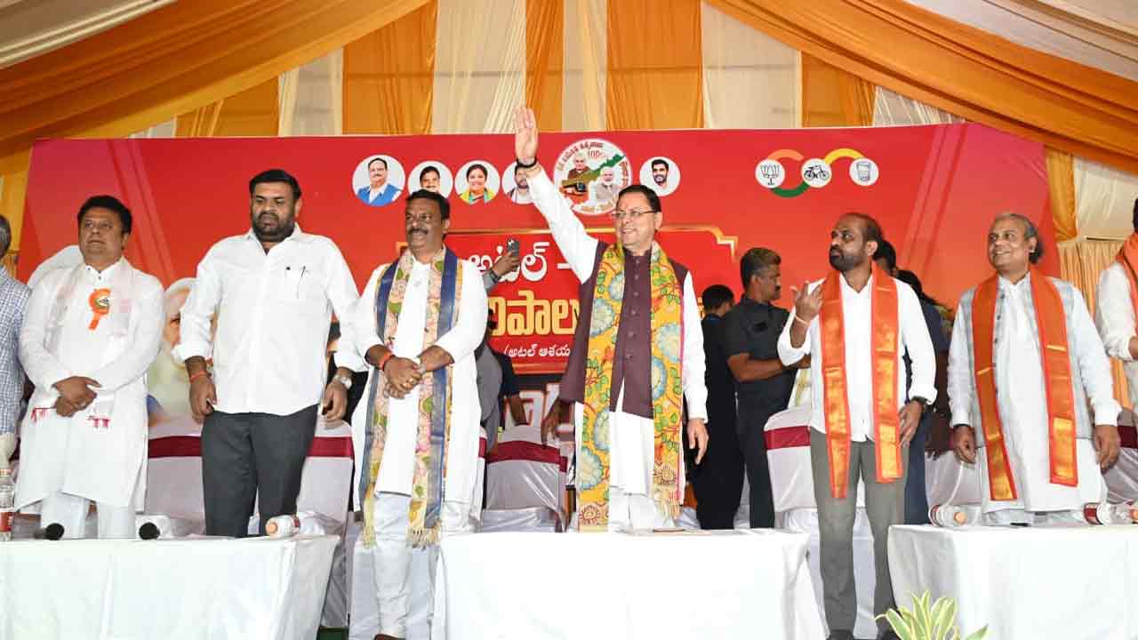 మాజీ ప్రధాని వాజ్‌పేయి విగ్రహాన్ని ఆవిష్కరించిన ఉత్తరాఖండ్ సీఎం ధామీ