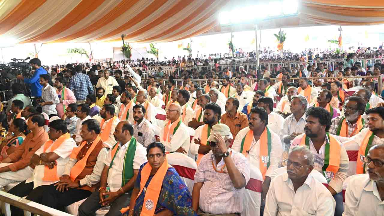 మాజీ ప్రధాని వాజ్‌పేయి విగ్రహాన్ని ఆవిష్కరించిన ఉత్తరాఖండ్ సీఎం ధామీ