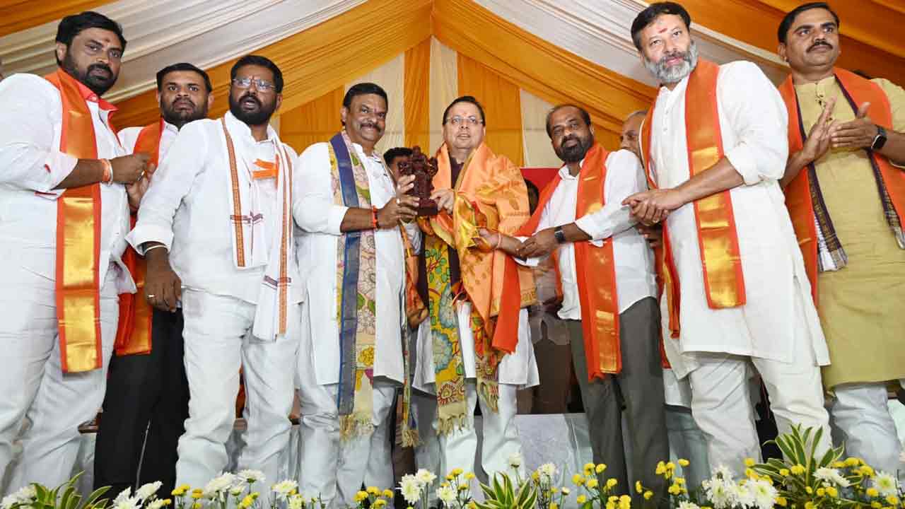 మాజీ ప్రధాని వాజ్‌పేయి విగ్రహాన్ని ఆవిష్కరించిన ఉత్తరాఖండ్ సీఎం ధామీ