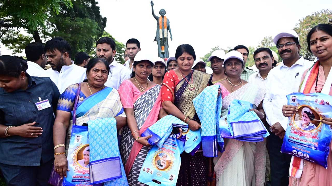 CM Revanth Pays Tribute to Indira Gandhi: మాజీ ప్రధాని ఇందిరాగాంధీకి సీఎం రేవంత్ రెడ్డి ఘన నివాళీ..