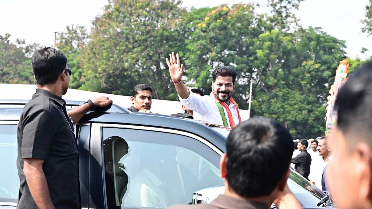 CM Revanth Pays Tribute to Indira Gandhi: మాజీ ప్రధాని ఇందిరాగాంధీకి సీఎం రేవంత్ రెడ్డి ఘన నివాళీ..