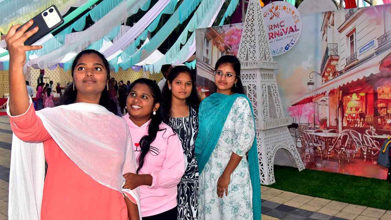 RMC Carnival 2025: రాజమహేంద్రవరంలో ఆర్‌ఎంసి కార్నివాల్ 2025 ప్రారంభం